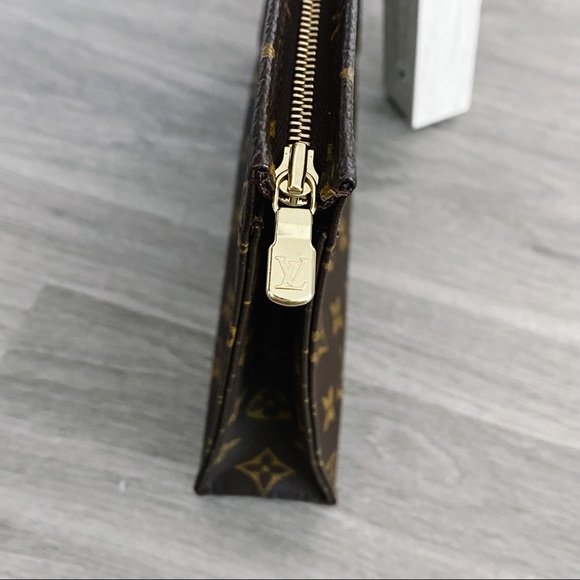 Louis Vuitton Monogram Canvas Toiletry Pouch - Picture 4 of 6